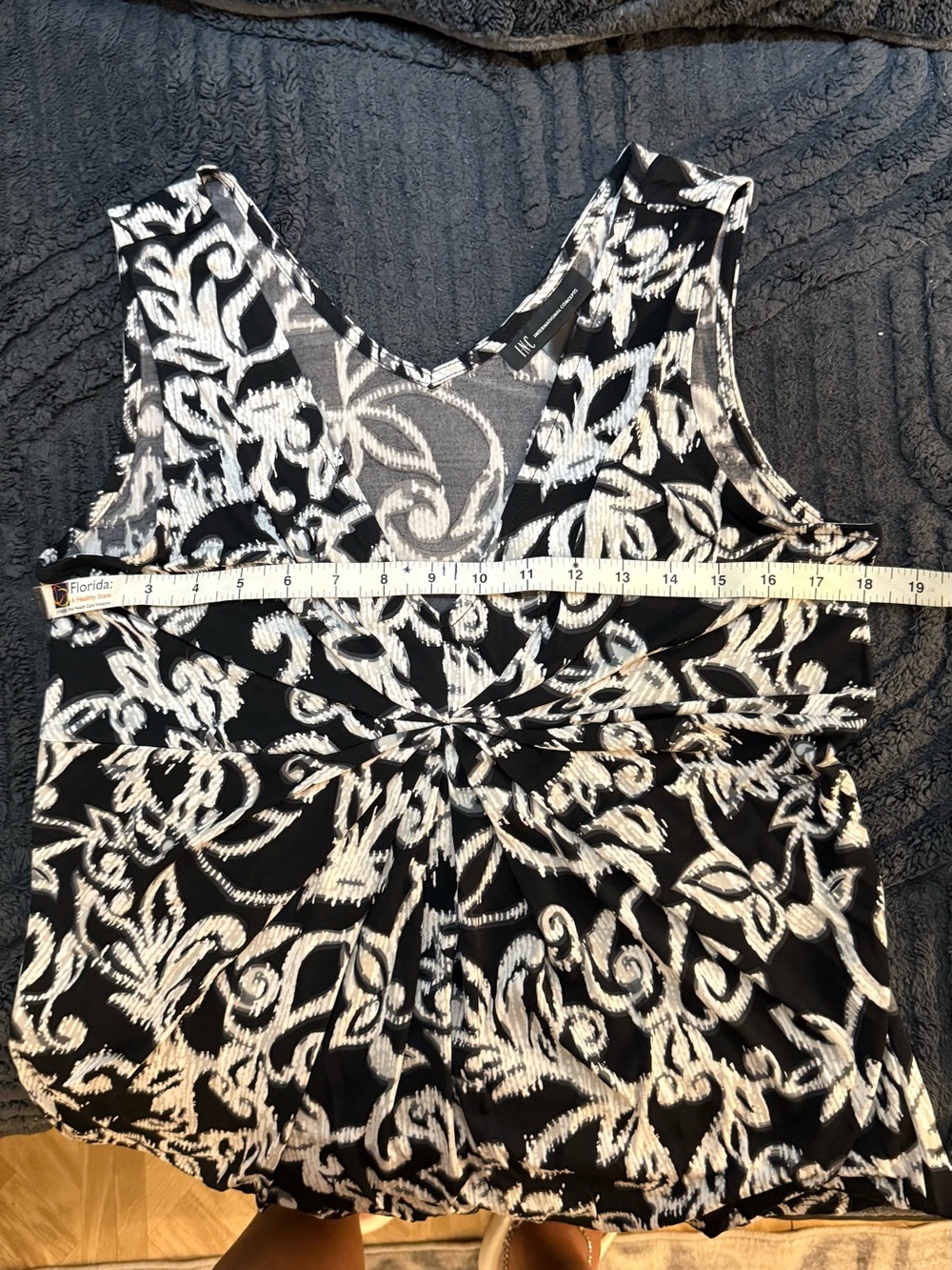 NYC Black and White Knot-Front Sleeveless Floral Blouse